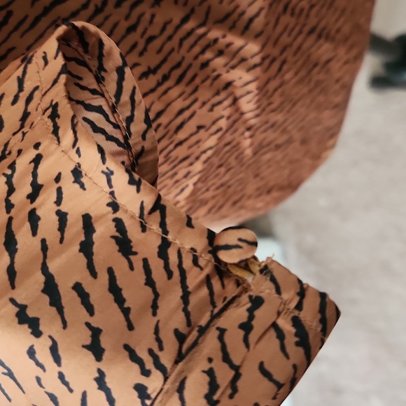 Banana Republic Satin Zebra Blouse Size L - Picture 13 of 13